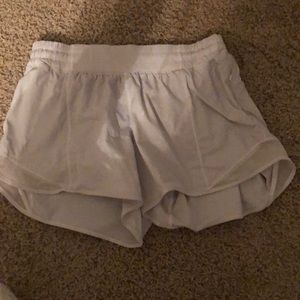 Lululemon Low Rise Hotty Hots 4”